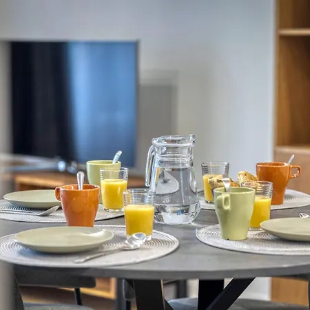 Le 18 Prevost - Square Apartmán *
